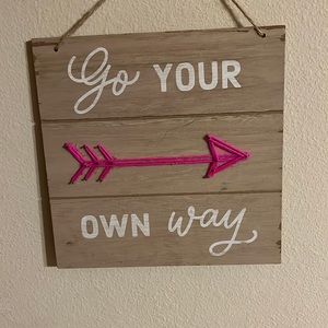 Go your own way hanging decor
